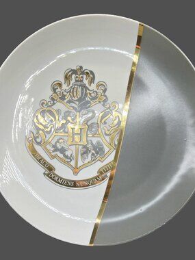 Harry Potter Hogwarts Gold Crest 4-Piece Ceramic Dinner Plate Set - White